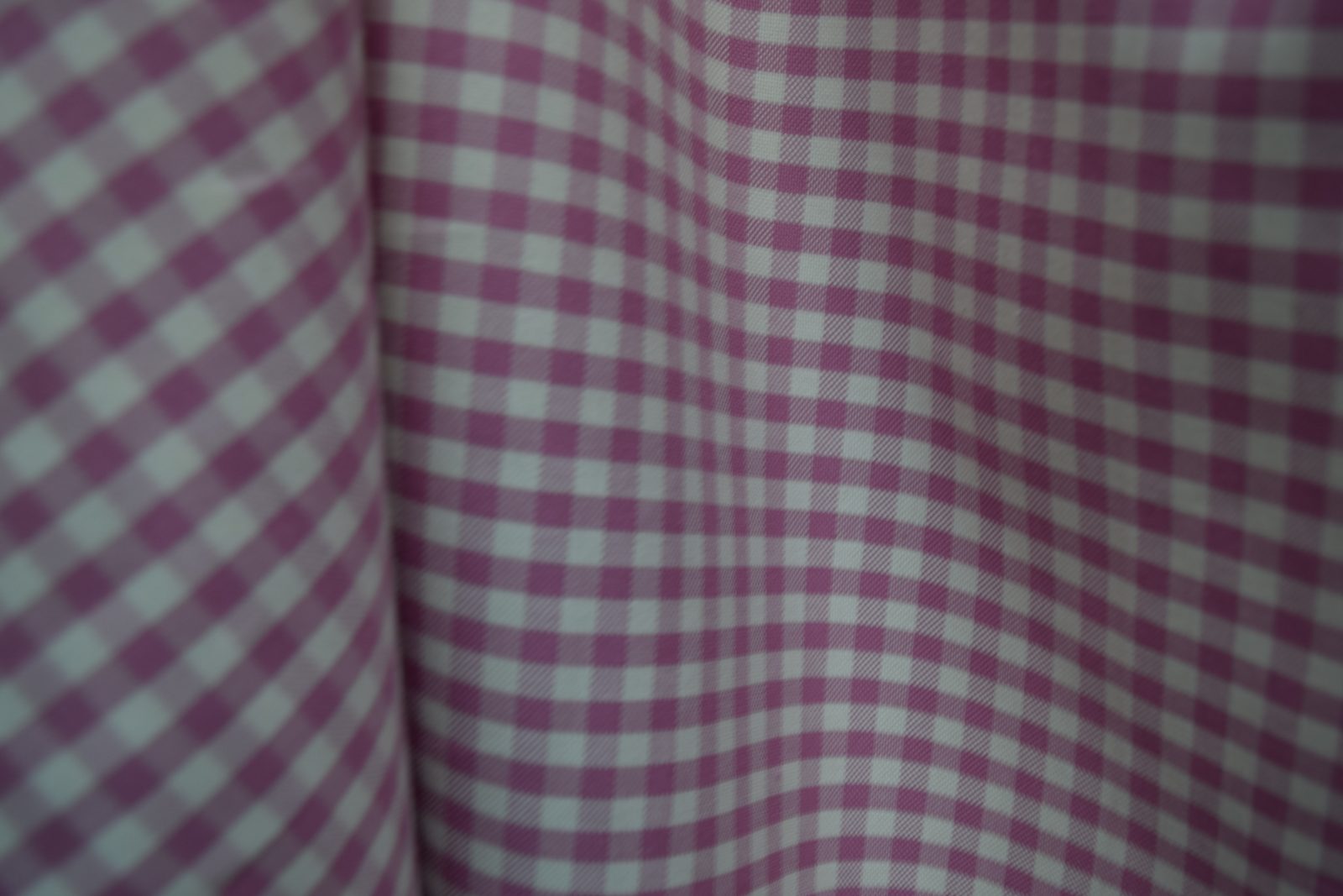 tela cuadro pequeño blanco rosa algodon 100 detalle lucio