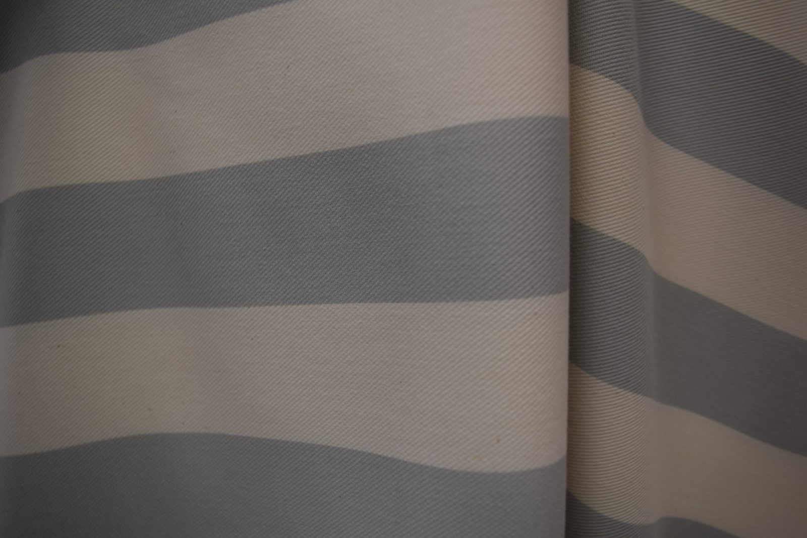 tela raya ancha blanco celeste/gris algodon 100 pliegue lucio