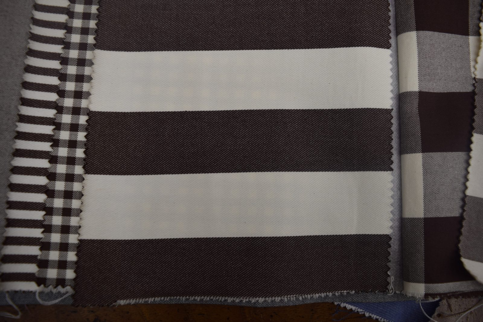 tela raya ancha blanco marron 100 algodon lucio