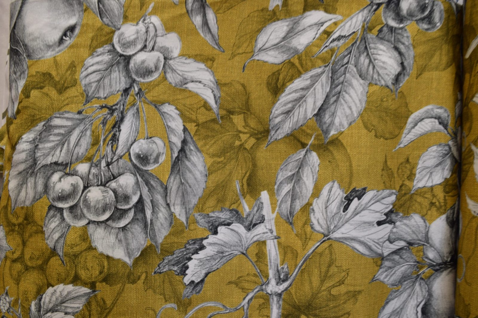 tela estampados frutales 100 algodon botanic oro lucio 2