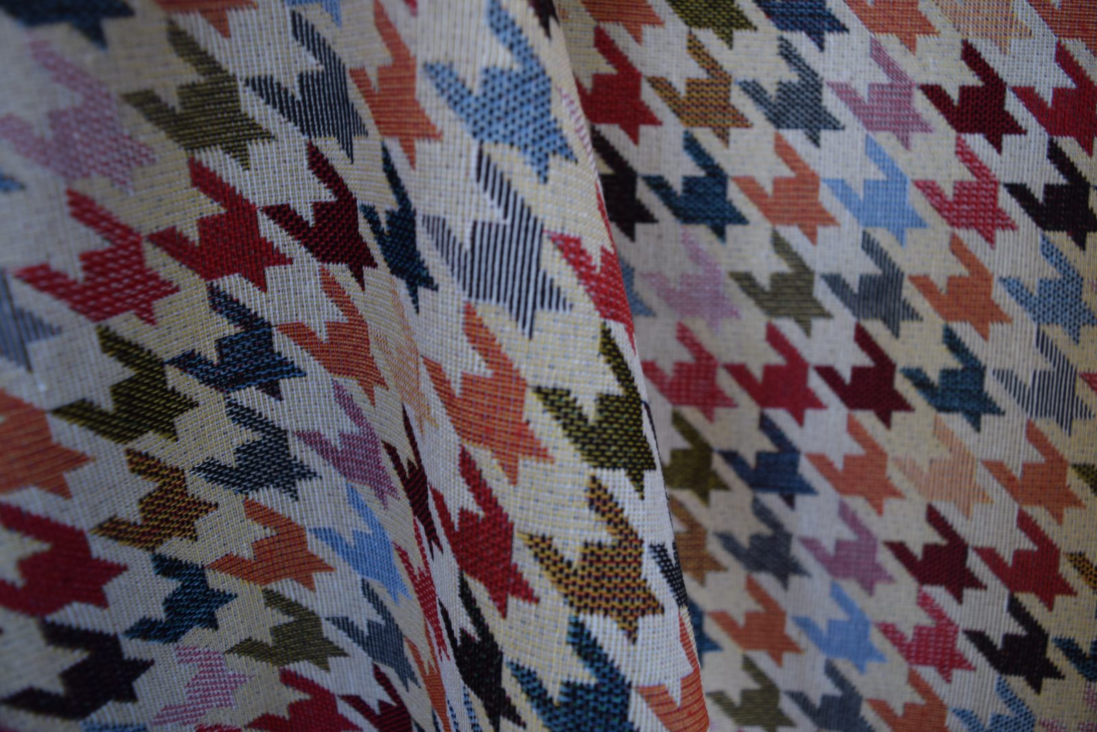 tela geometrica pata gallo multicolor algodon poliester detalle lucio